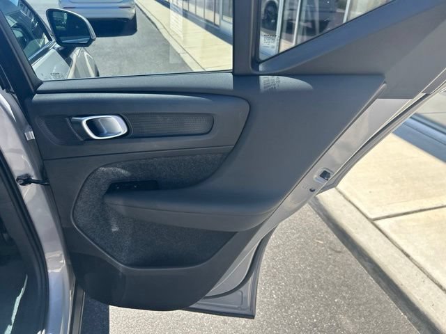 Certified 2025 Volvo XC40 B5 Core AWD/4WD image 12