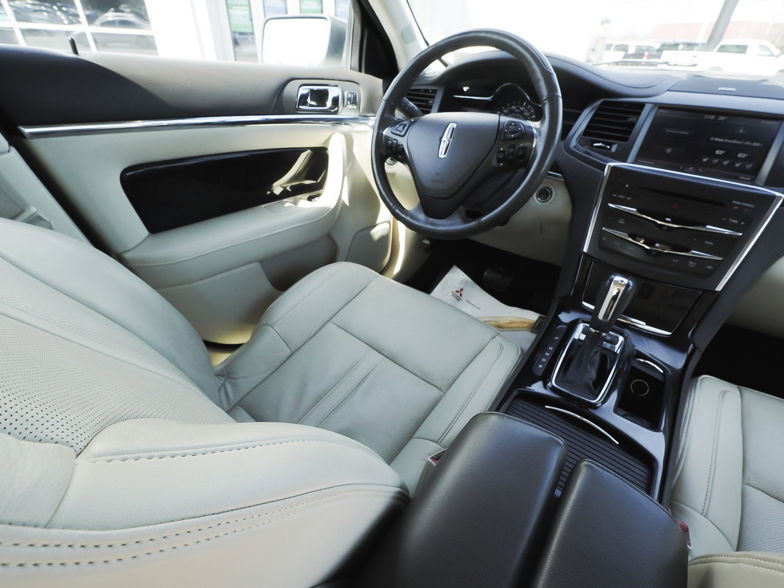 Used 2013 Lincoln MKS AWD image 45