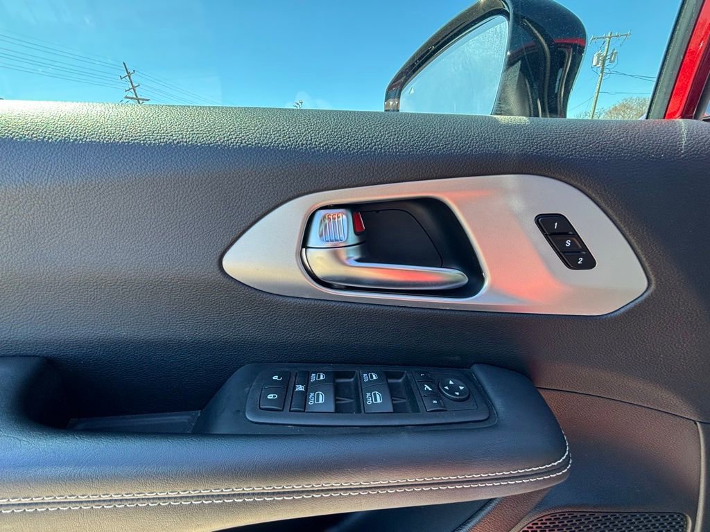 Used 2025 Chrysler Pacifica Limited w/ Trailer Tow Group image 12