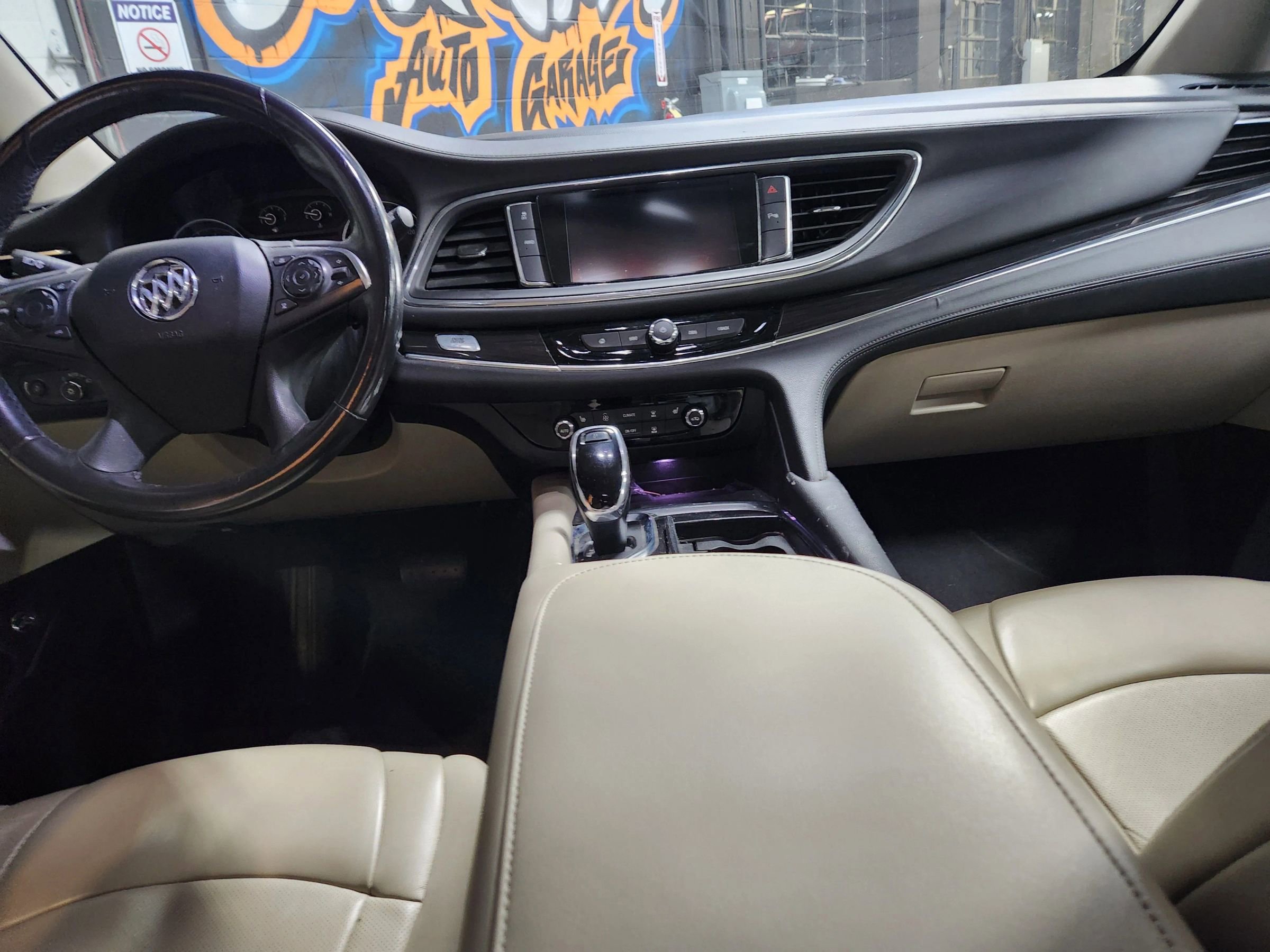 Used 2019 Buick Enclave Essence image 27