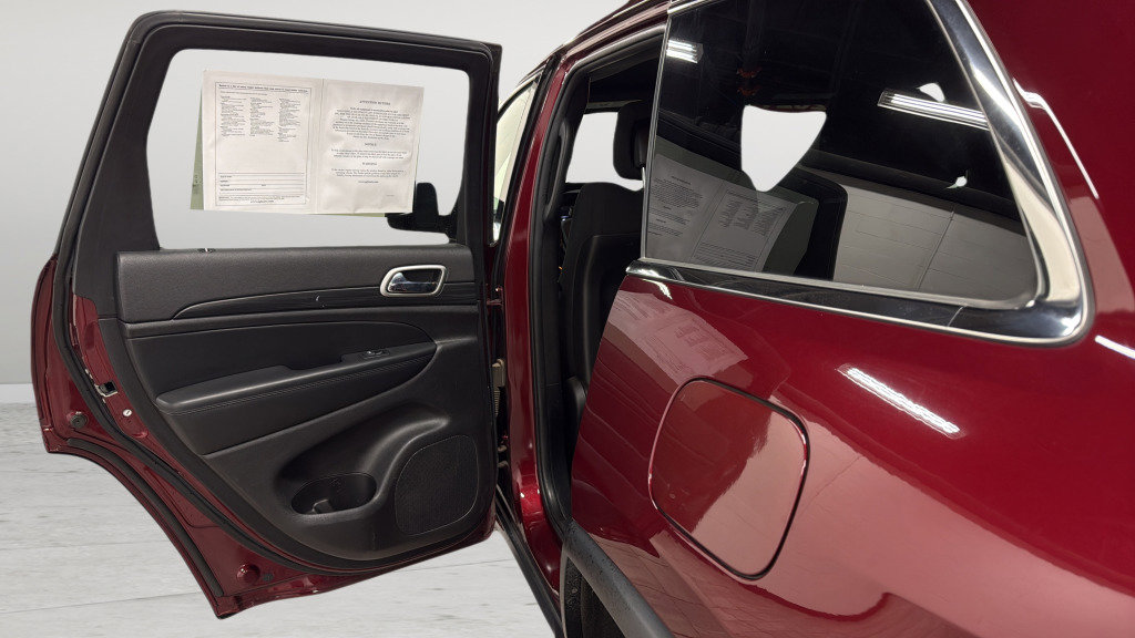 Used 2021 Jeep Grand Cherokee Laredo image 29