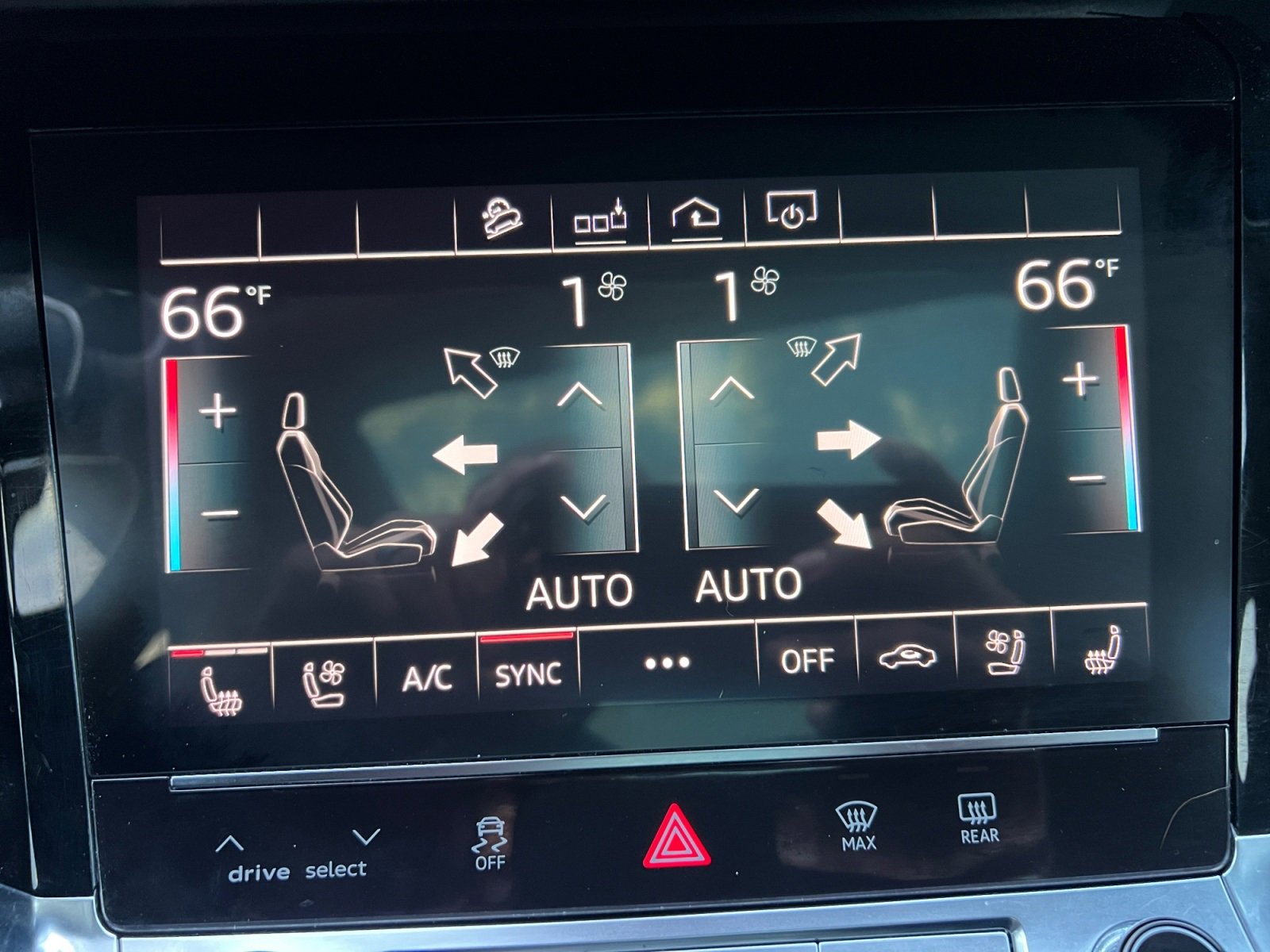 Used 2020 Audi e-tron Premium Plus image 22