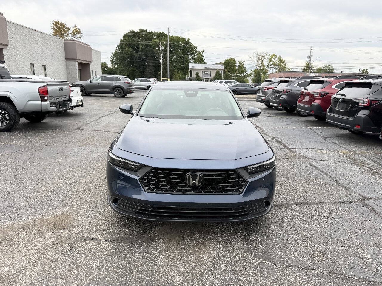Used 2025 Honda Accord EX-L image 2