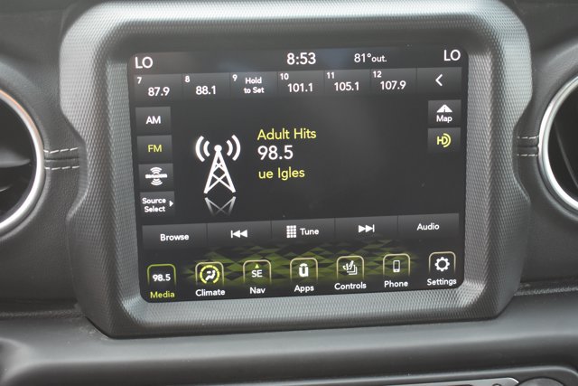 Used 2023 Jeep Gladiator Overland w/ Cold Weather Group AWD/4WD image 22