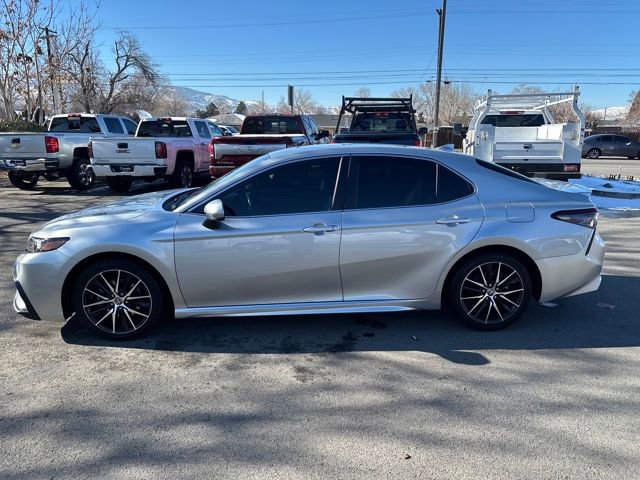 Used 2021 Toyota Camry SE image 2