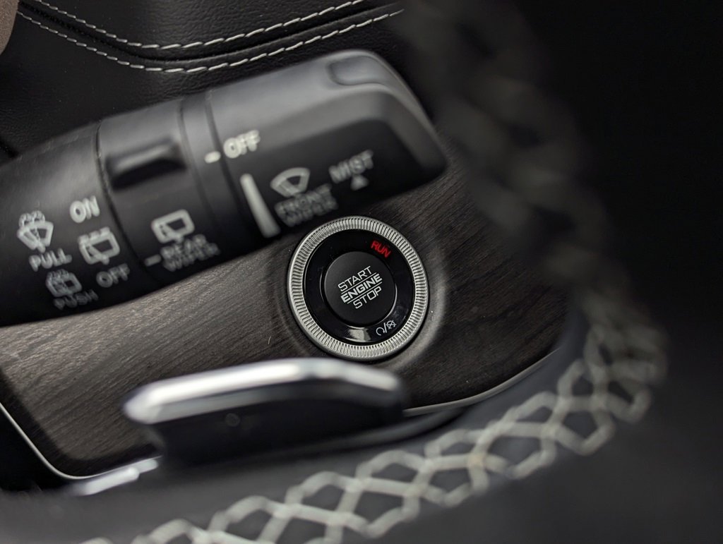 Used 2023 Jeep Grand Cherokee Limited image 36