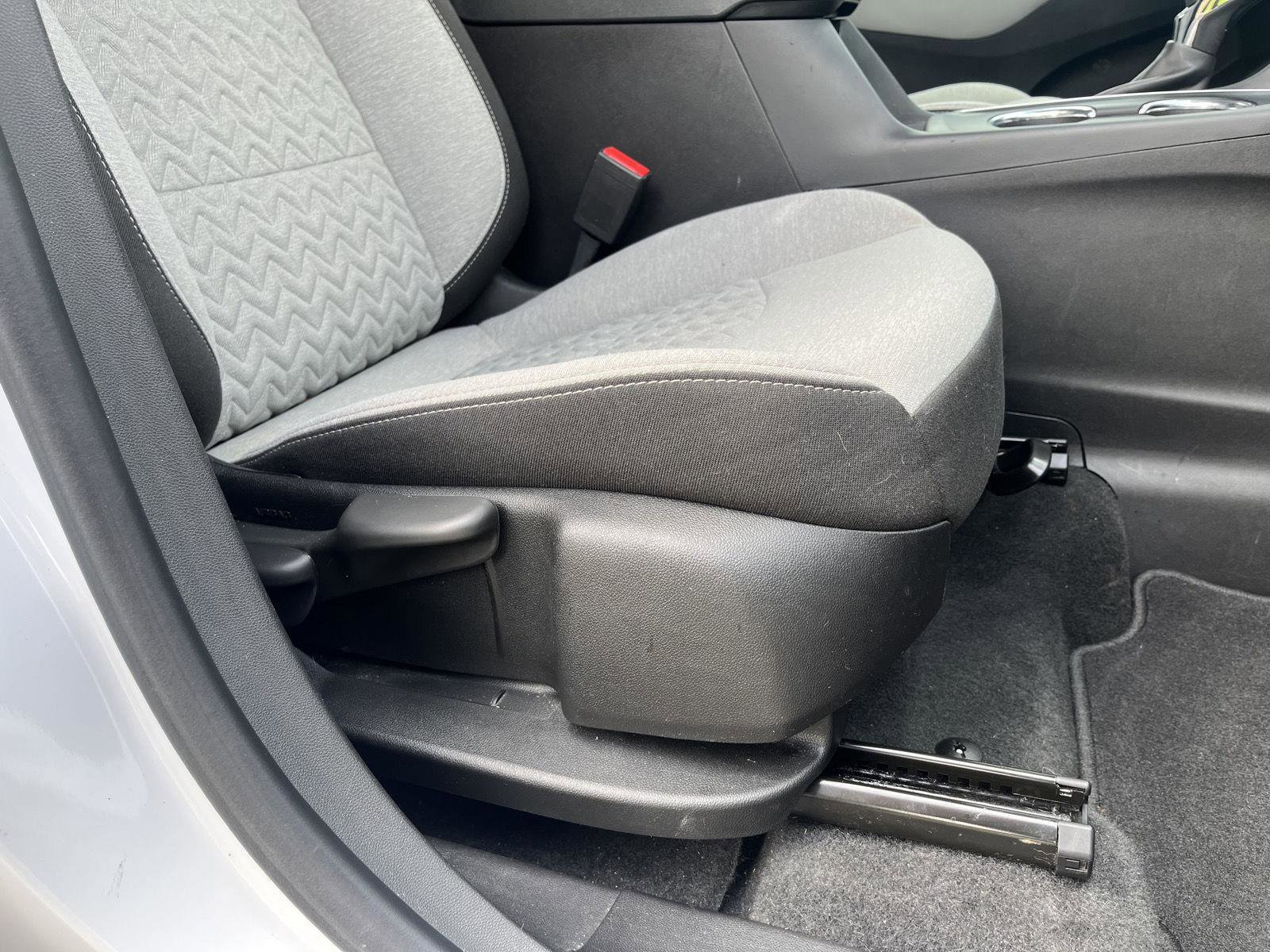 Used 2023 Chevrolet Equinox LS image 43