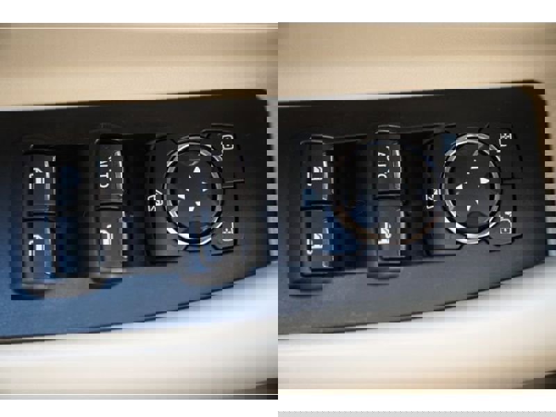 Used 2018 Ford Taurus SE image 26