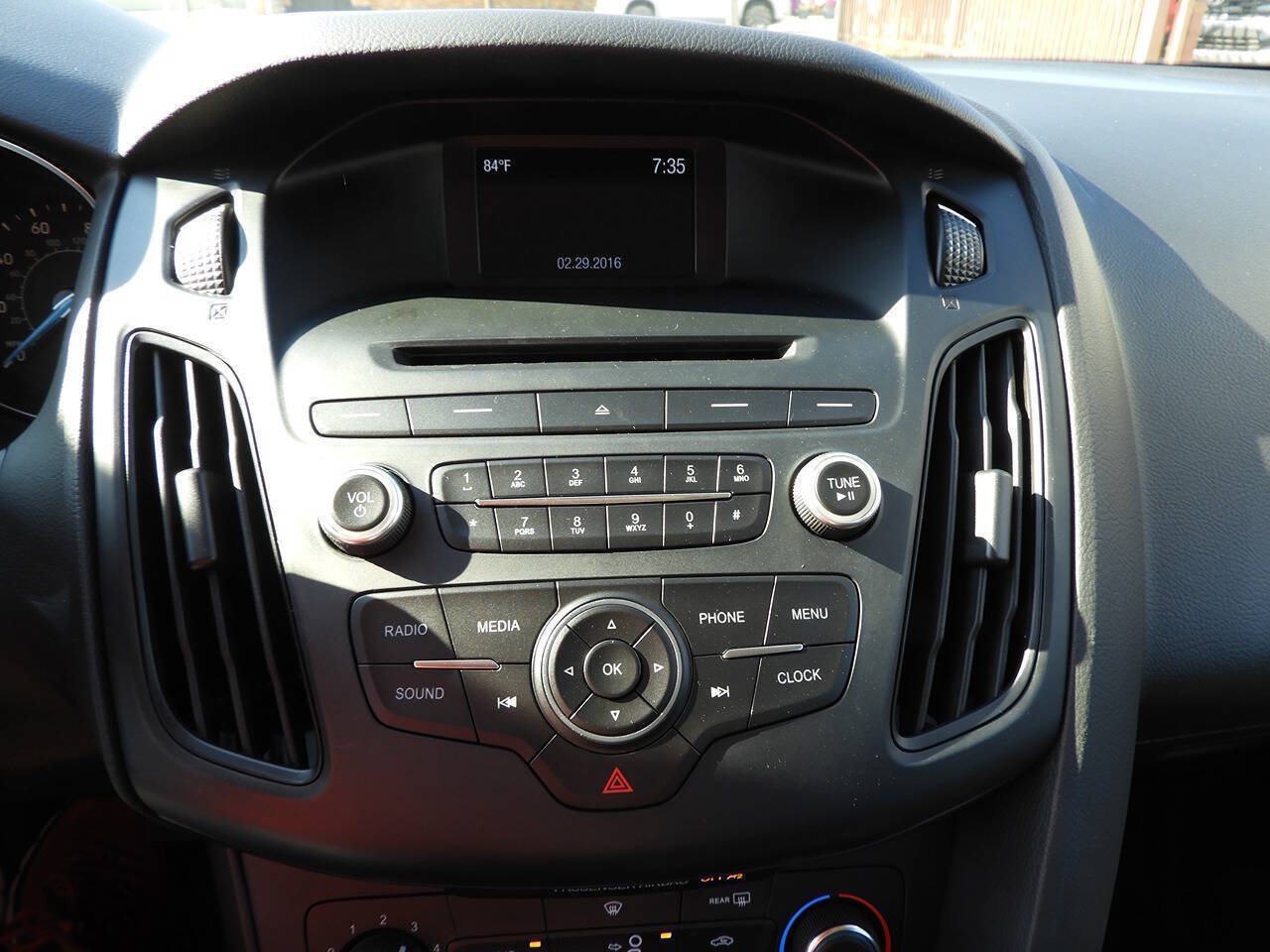Used 2016 Ford Focus SE FWD image 35