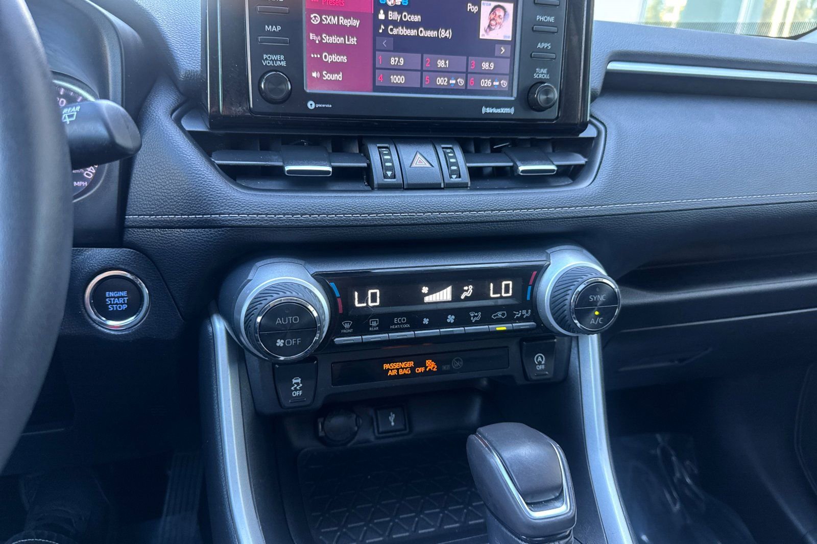 Used 2021 Toyota RAV4 XLE Premium w/ Carpet Mat Package (TMS) image 26