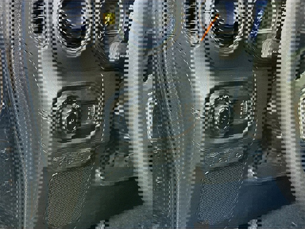 Used 2025 Jeep Wrangler Sahara w/ Safety Group image 4