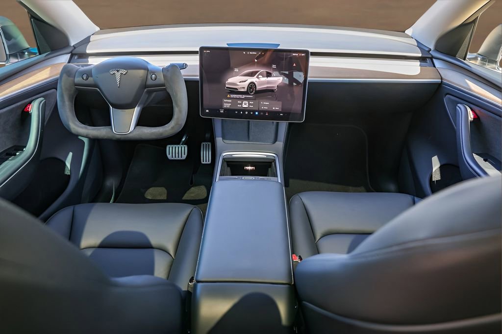 Used 2024 Tesla Model Y Performance image 23