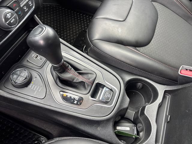 Used 2022 Jeep Cherokee Trailhawk image 24