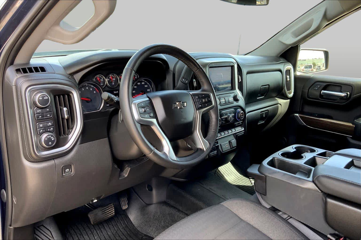 Used 2020 Chevrolet Silverado 1500 RST w/ Texas Edition AWD/4WD image 17