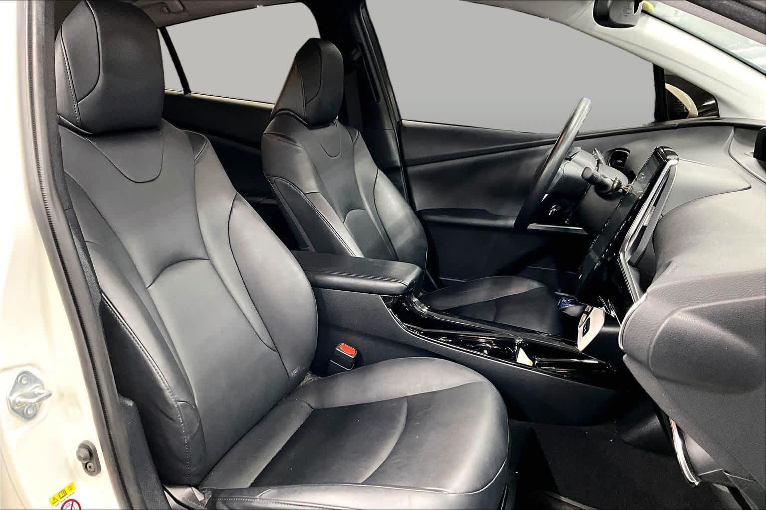 Used 2018 Toyota Prius Prime Advanced FWD image 8