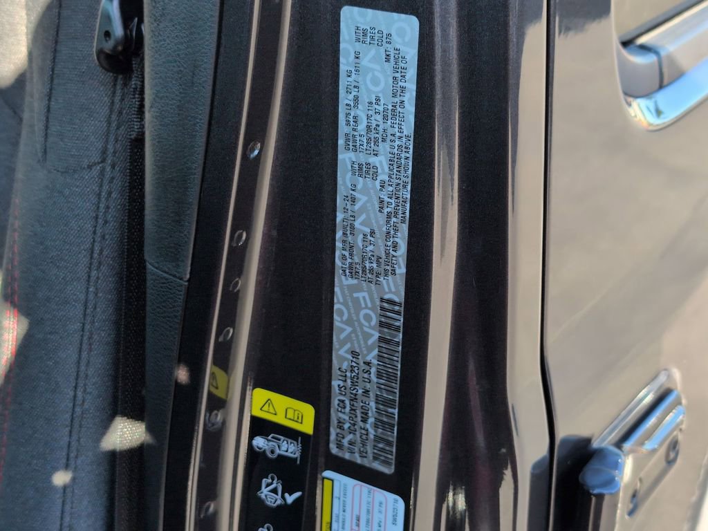 Used 2025 Jeep Wrangler Unlimited Rubicon w/ Convenience Group image 36