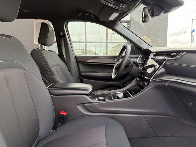 Used 2024 Jeep Grand Cherokee L Laredo w/ Trailer Tow Package image 11