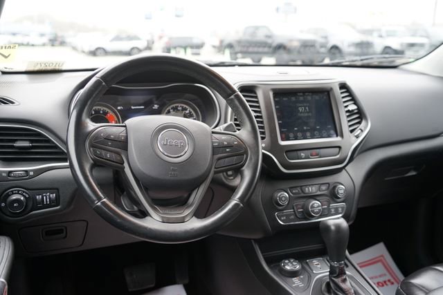 Used 2019 Jeep Cherokee Trailhawk w/ Cold Weather Group image 10