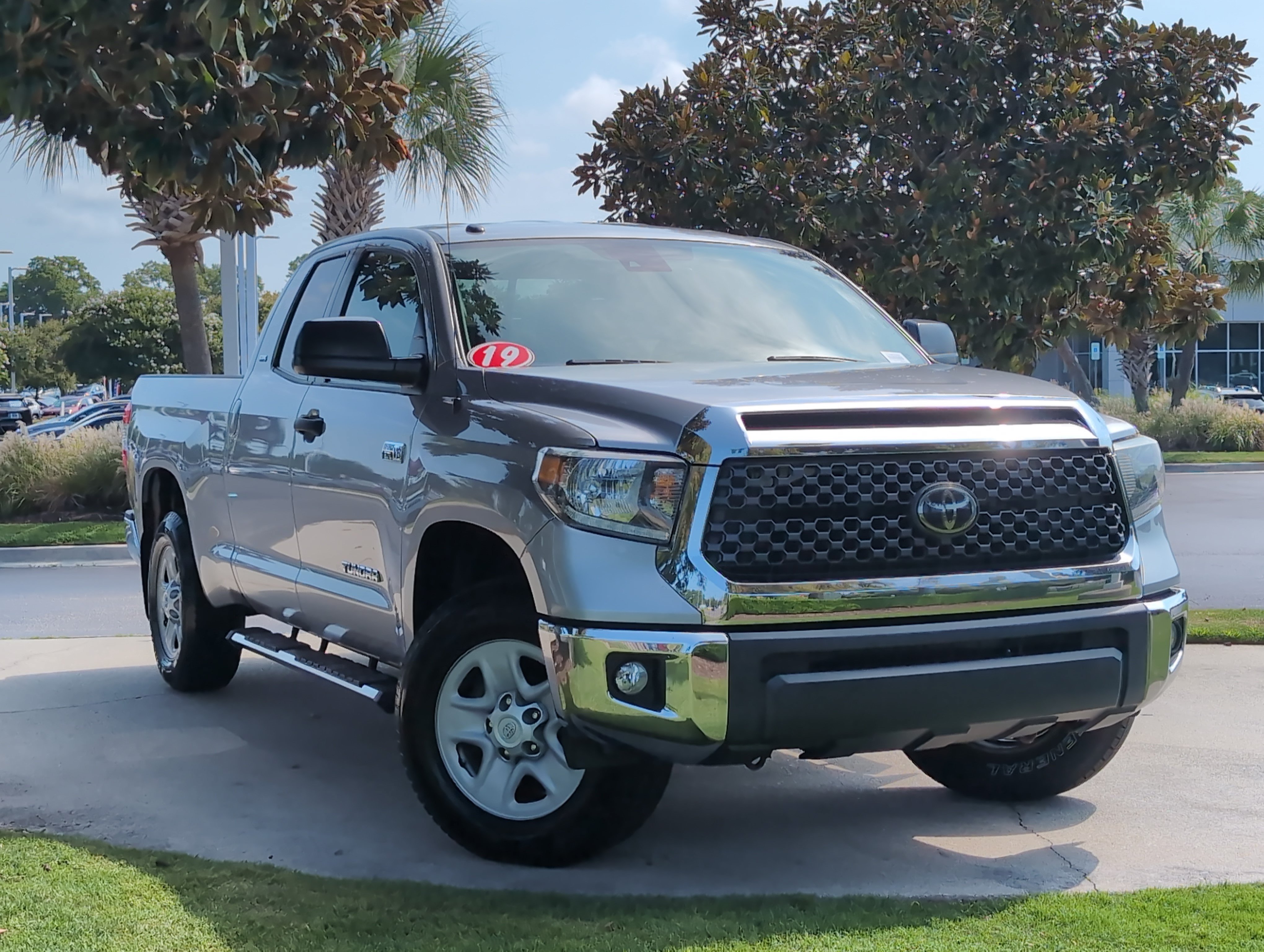 Used 2019 Toyota Tundra SR5 w/ SR5 Upgrade Package RWD image 2