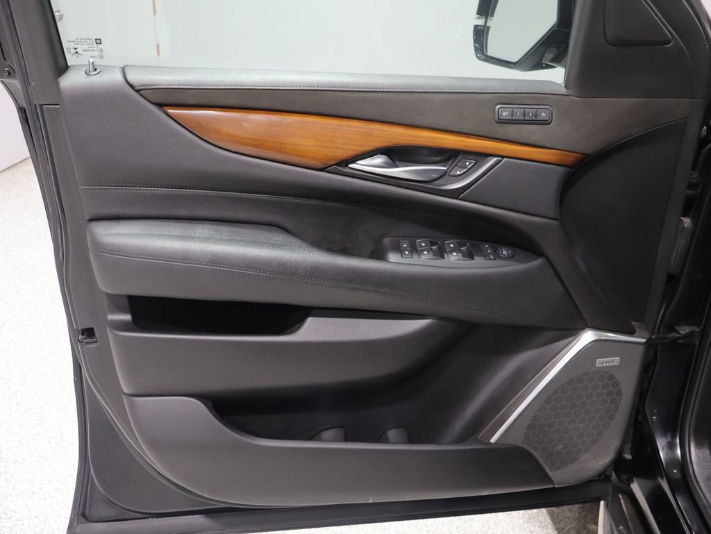 Used 2018 Cadillac Escalade ESV Premium Luxury AWD/4WD image 14