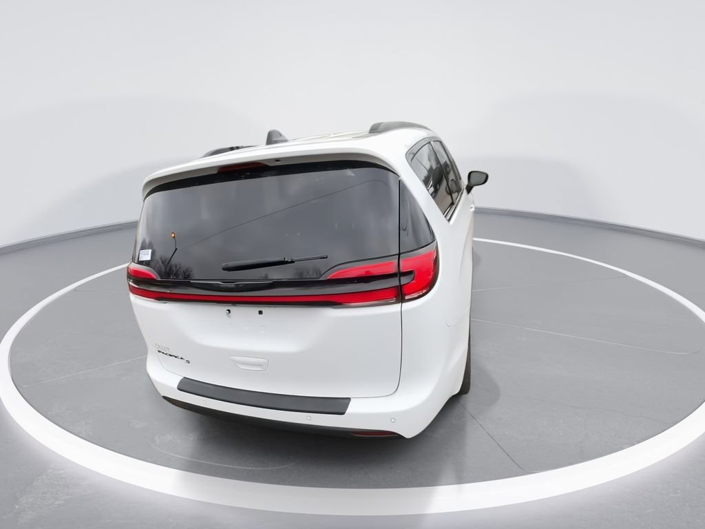 Used 2024 Chrysler Pacifica Touring-L w/ S Appearance Package FWD image 8