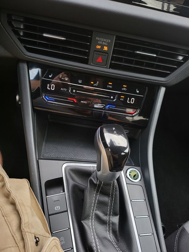 Used 2025 Volkswagen Jetta Sport image 9