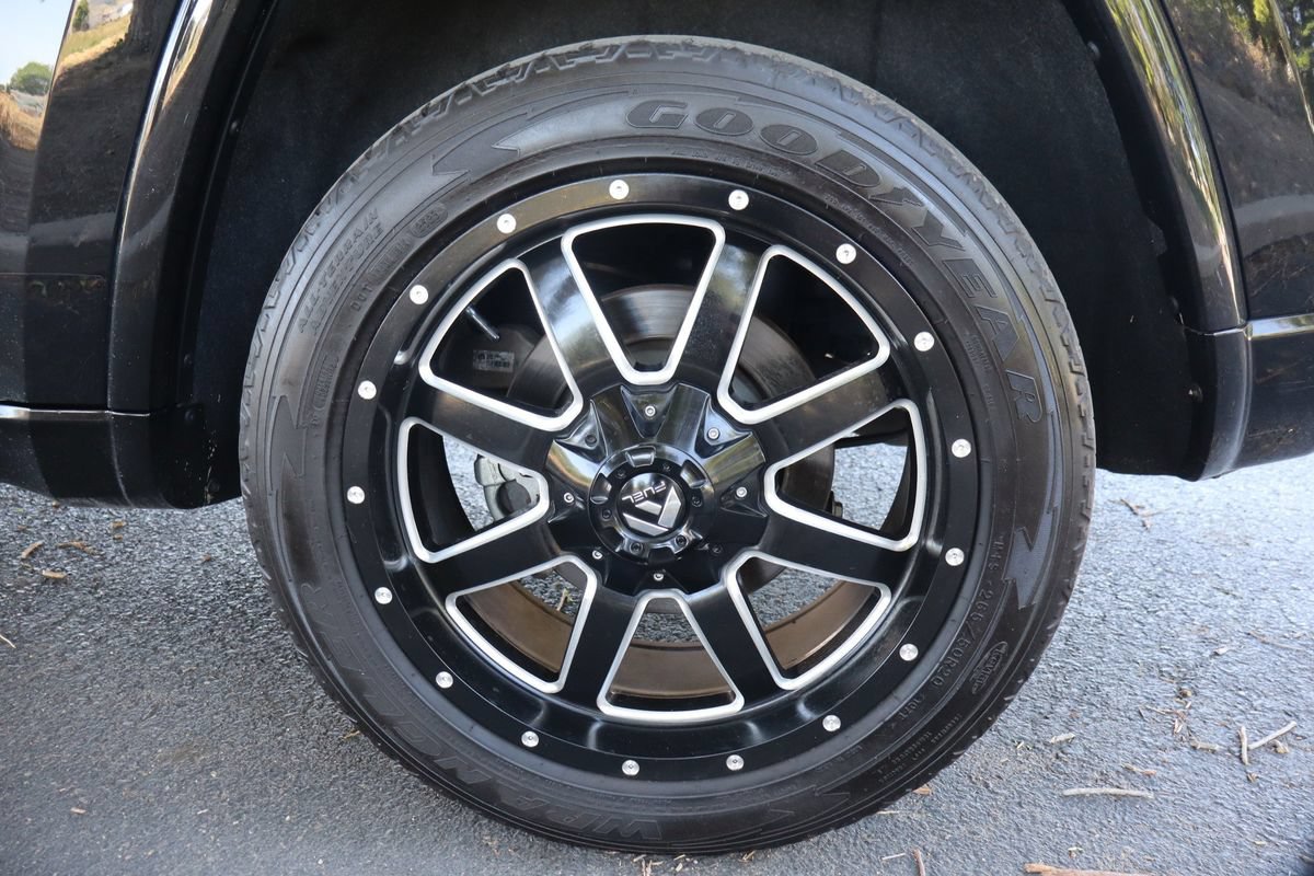 Used 2018 Jeep Grand Cherokee Overland AWD/4WD image 42