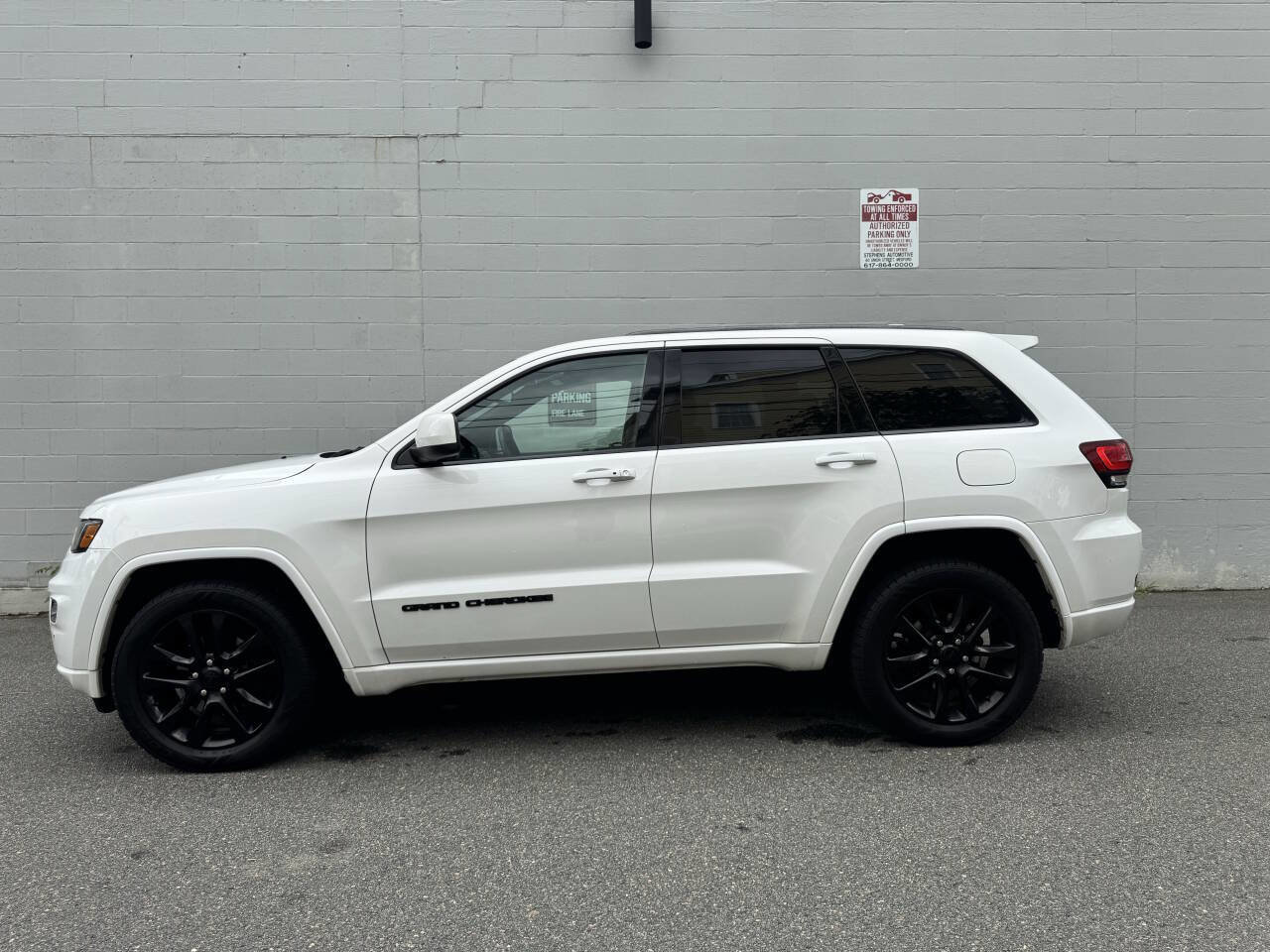Used 2019 Jeep Grand Cherokee Altitude image 3