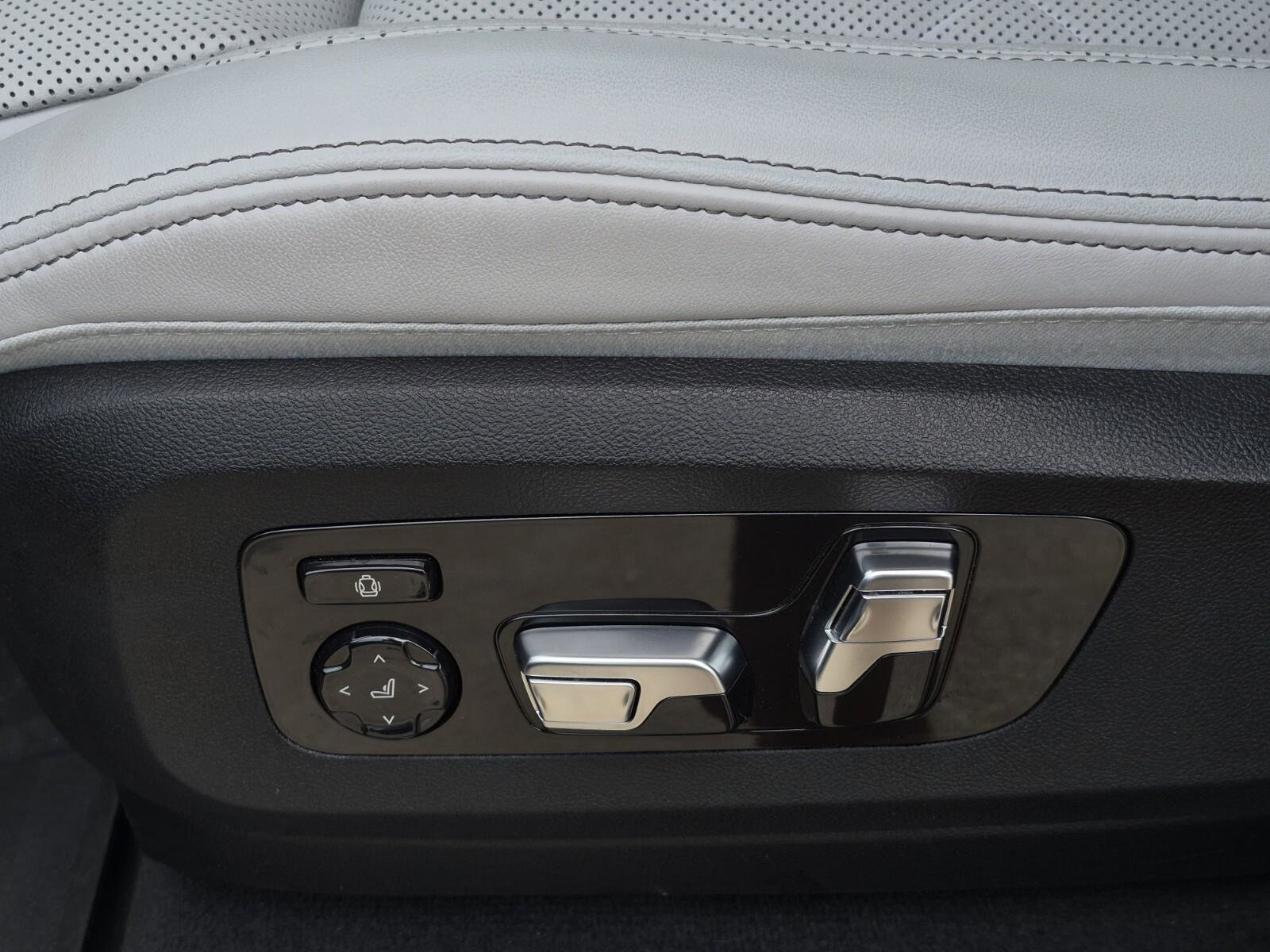 Certified 2026 BMW X5 xDrive40i w/ Climate Comfort Package image 16