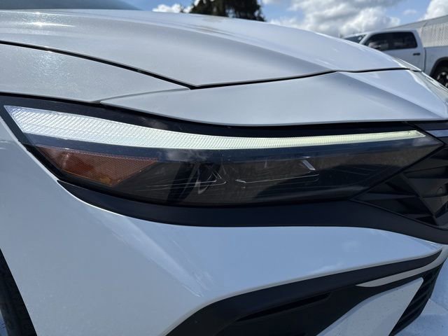 Used 2024 Hyundai Elantra SEL FWD image 9