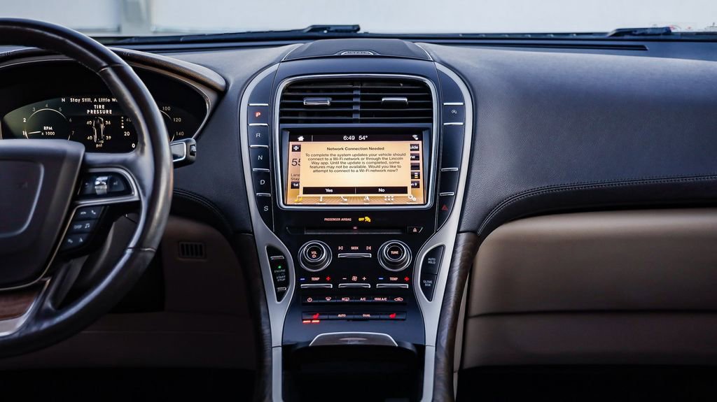 Used 2019 Lincoln Nautilus Select image 14