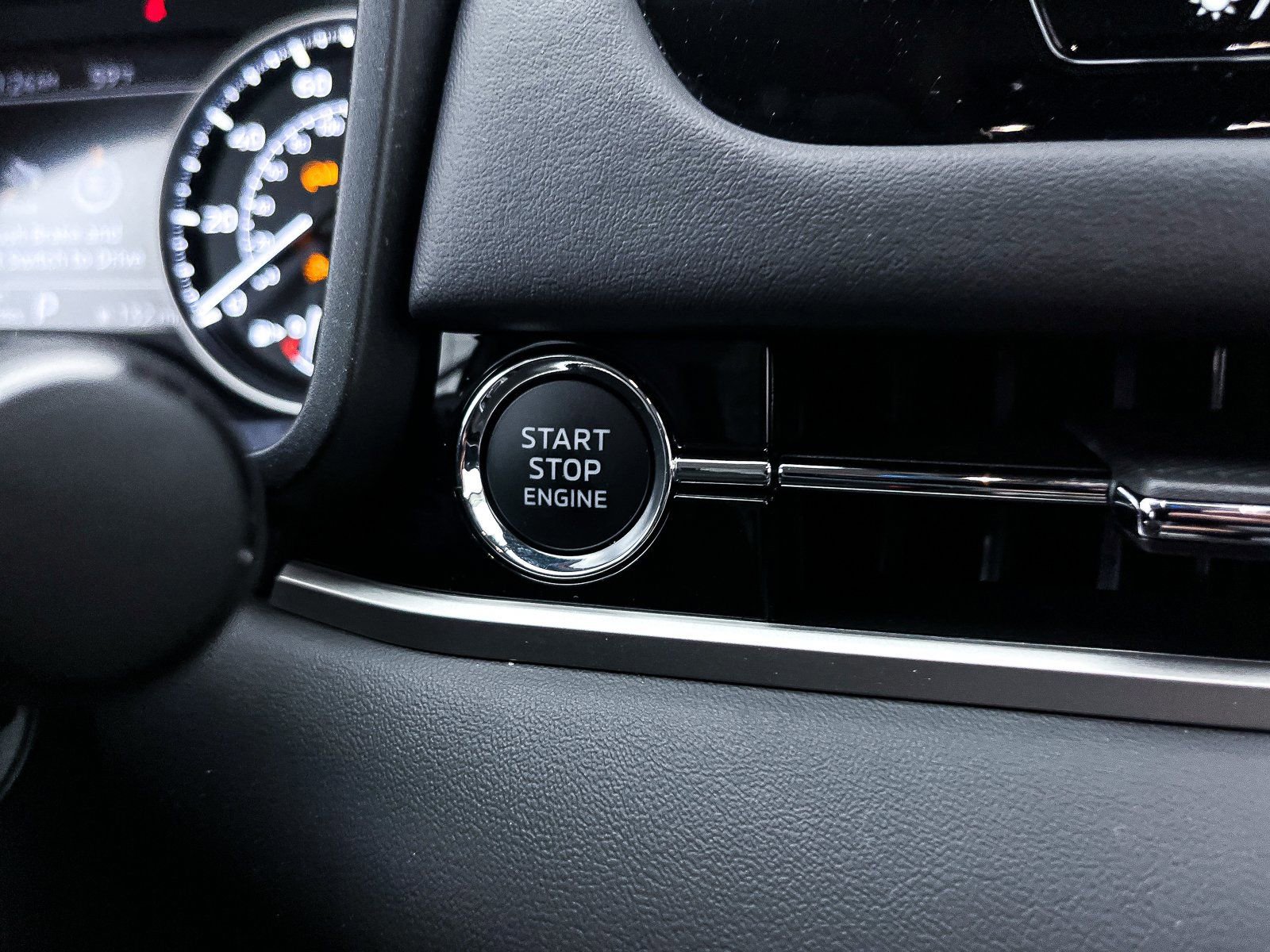 New 2025 Mitsubishi Outlander ES image 17