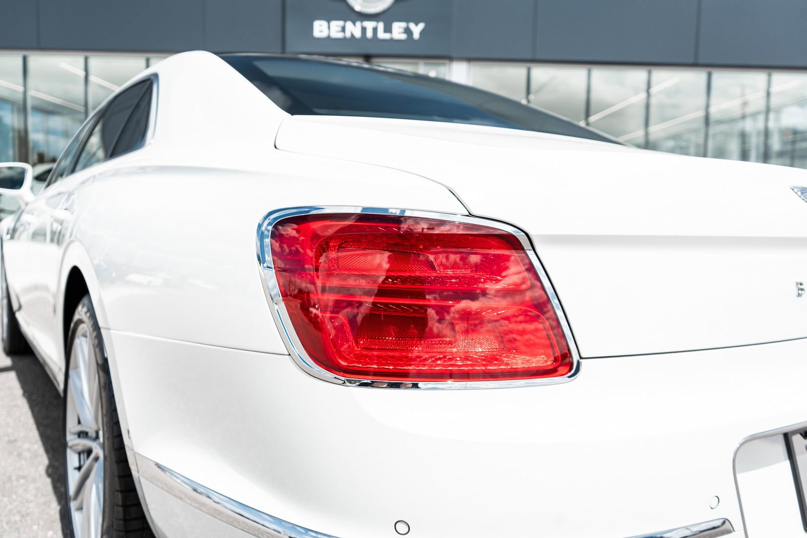 Used 2023 Bentley Flying Spur V8 AWD/4WD image 12