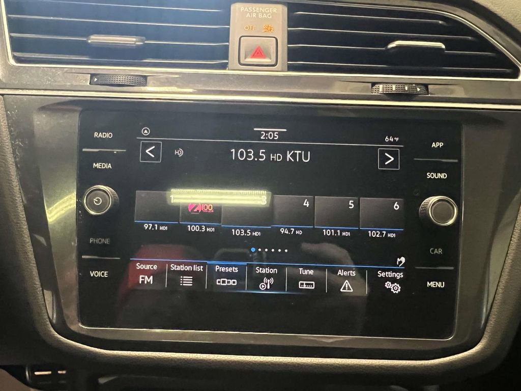 Used 2023 Volkswagen Tiguan SE R-Line image 26