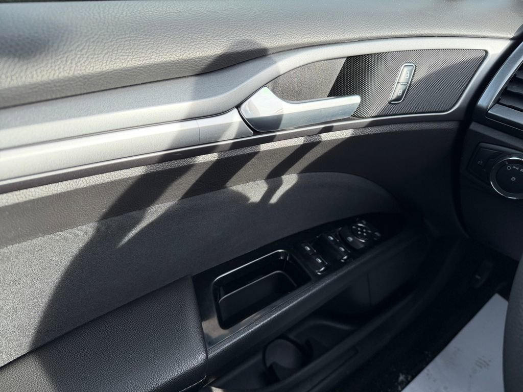 Used 2016 Ford Fusion SE image 19