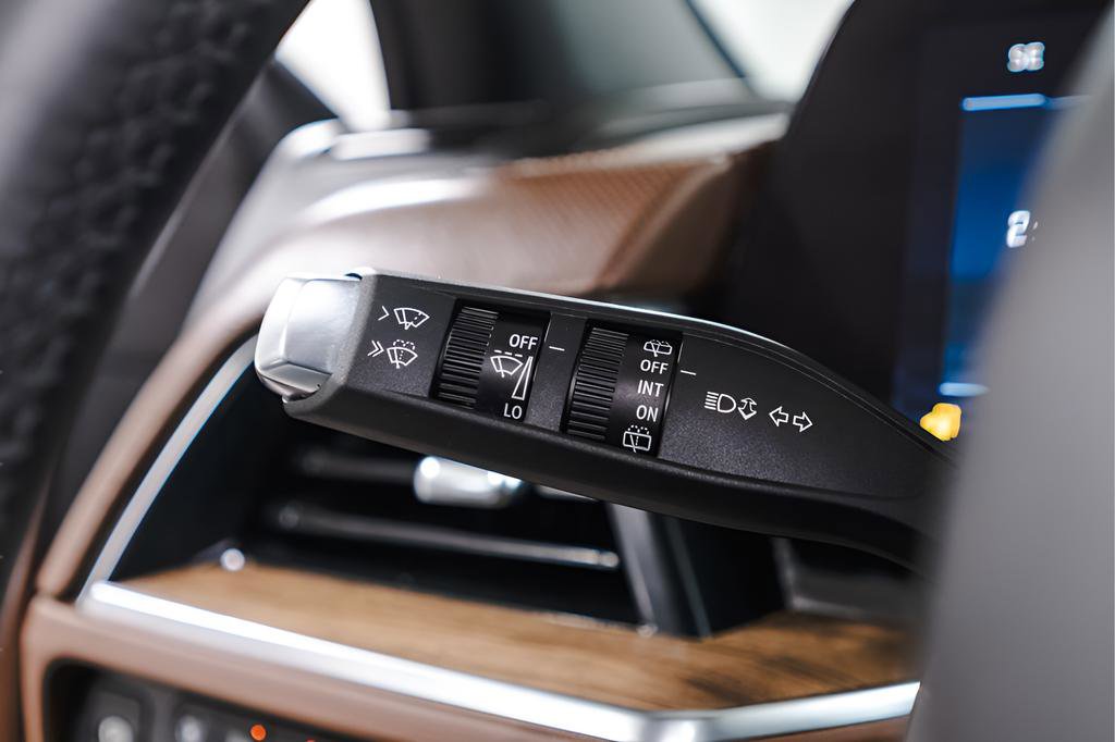 Used 2025 Chevrolet Suburban High Country image 22