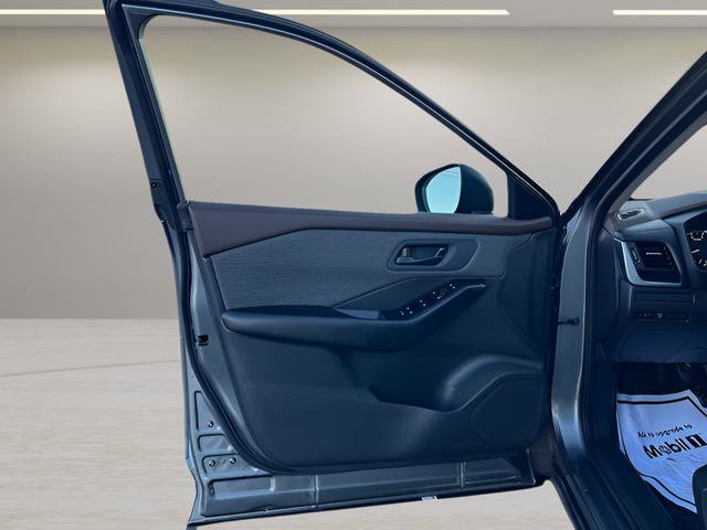 Used 2023 Nissan Rogue S image 9