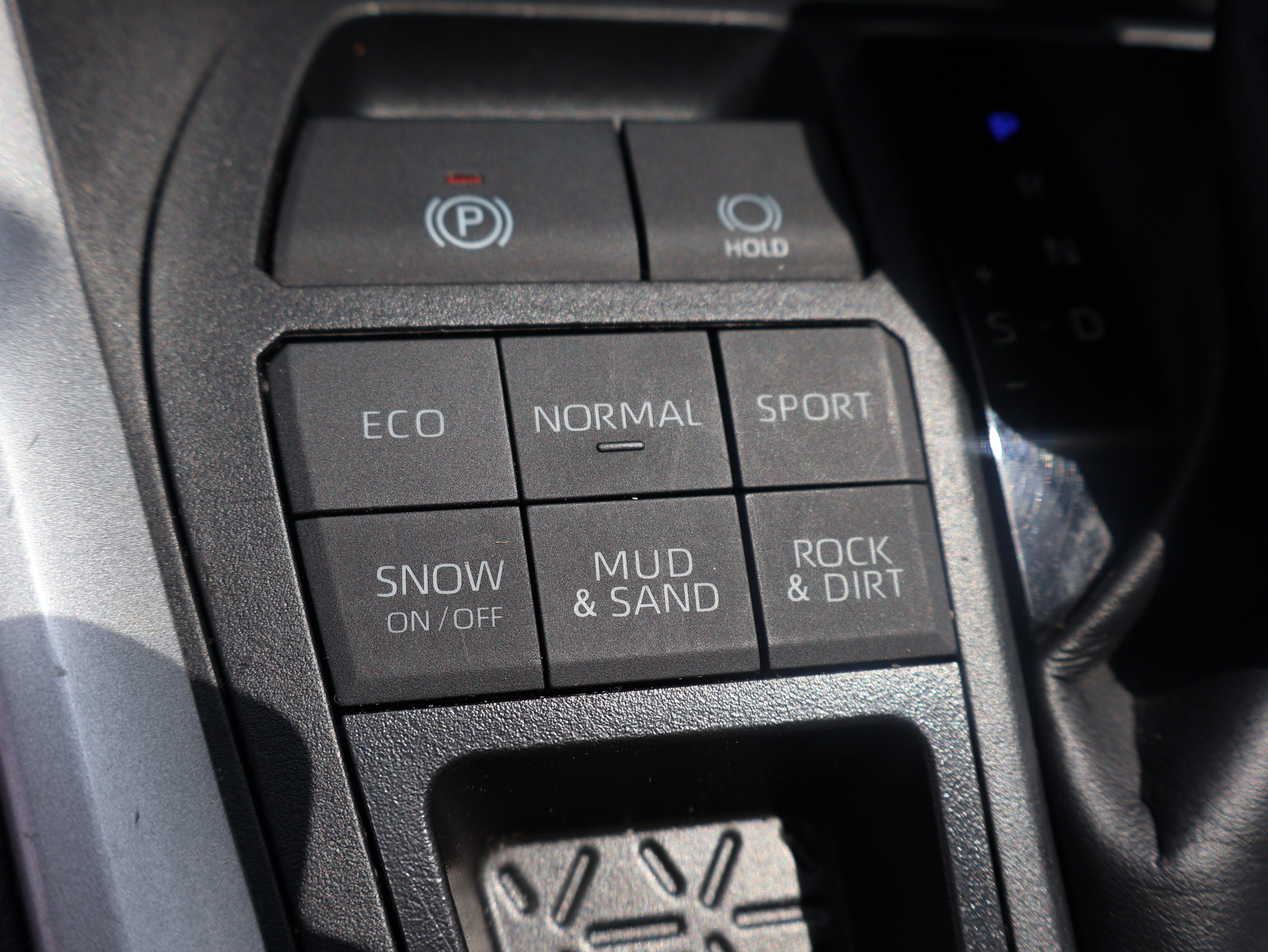 Used 2025 Toyota RAV4 XLE AWD/4WD image 28