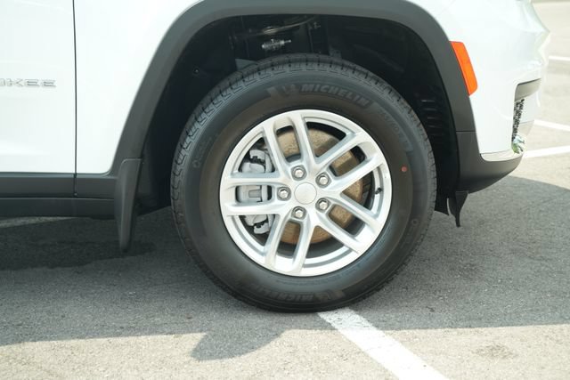 New 2026 Jeep Grand Cherokee L Laredo w/ MOPAR Finishing Package AWD/4WD image 48