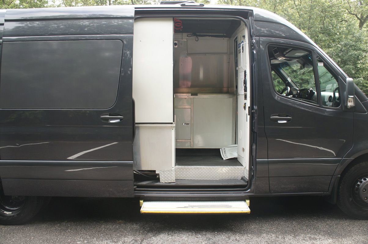 Used 2020 Mercedes-Benz Sprinter 4500 image 21