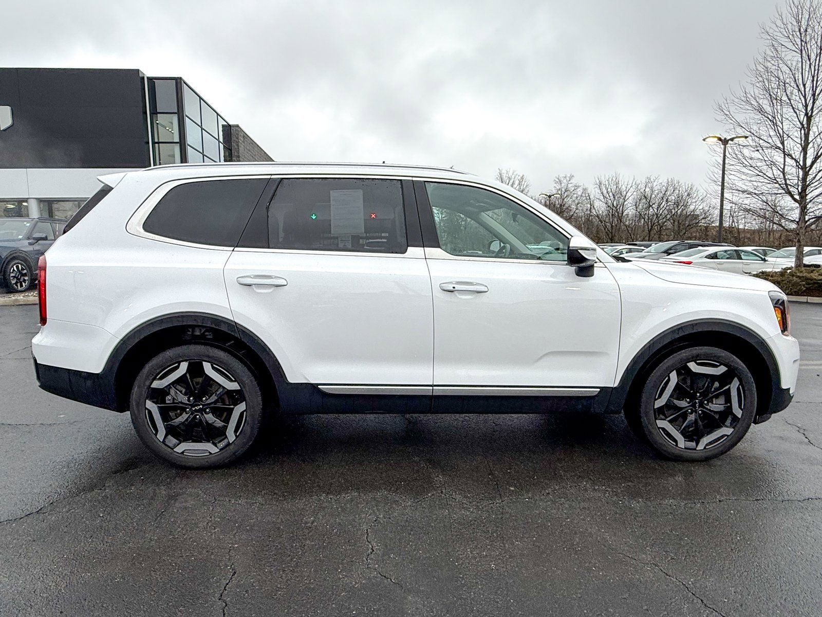 Certified 2024 Kia Telluride S w/ S Sunroof Package image 4