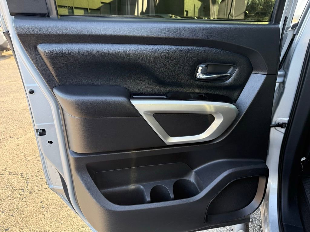 Used 2020 Nissan Titan SV w/ SV Convenience Package image 11