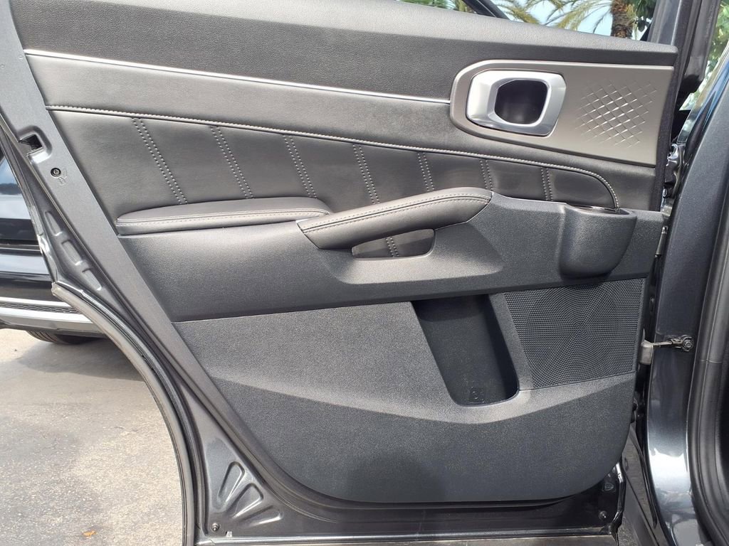 Certified 2023 Kia Sorento SX image 21