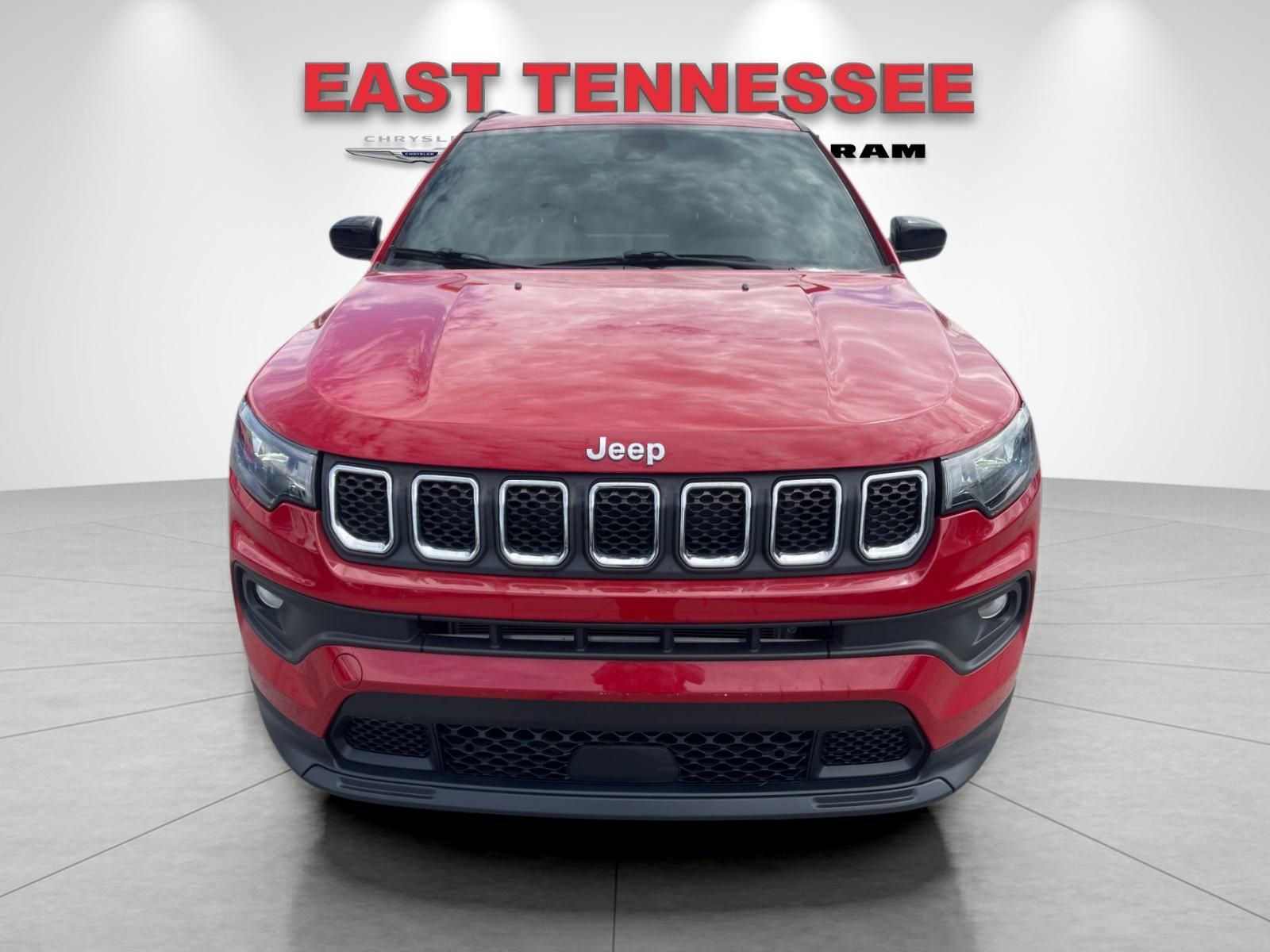 Used 2023 Jeep Compass Latitude image 9