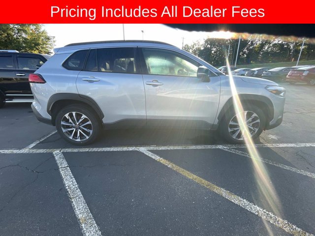 Used 2025 Toyota Corolla Cross XLE FWD image 11