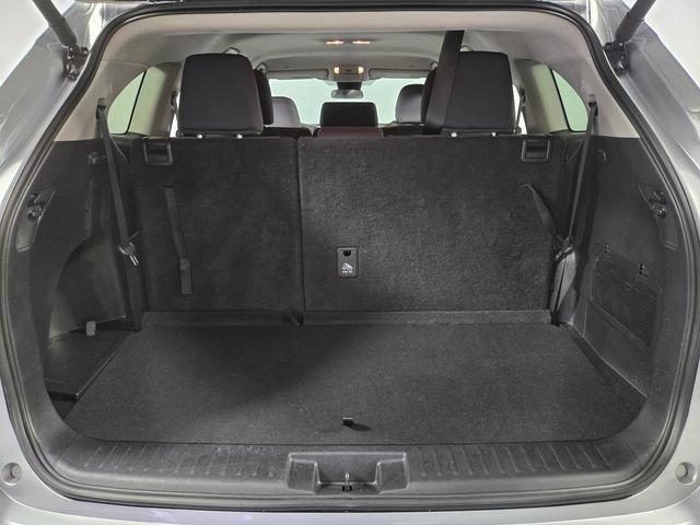 Used 2024 Toyota Highlander LE AWD/4WD image 27