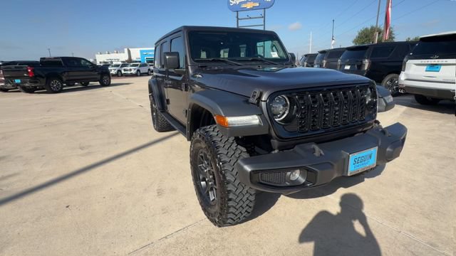 Used 2025 Jeep Wrangler Unlimited Sport AWD/4WD image 2