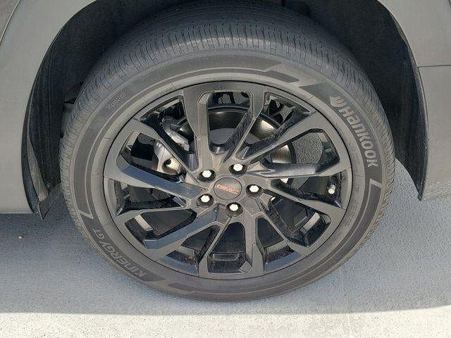 Used 2023 GMC Terrain SLT w/ Tech Package FWD image 9