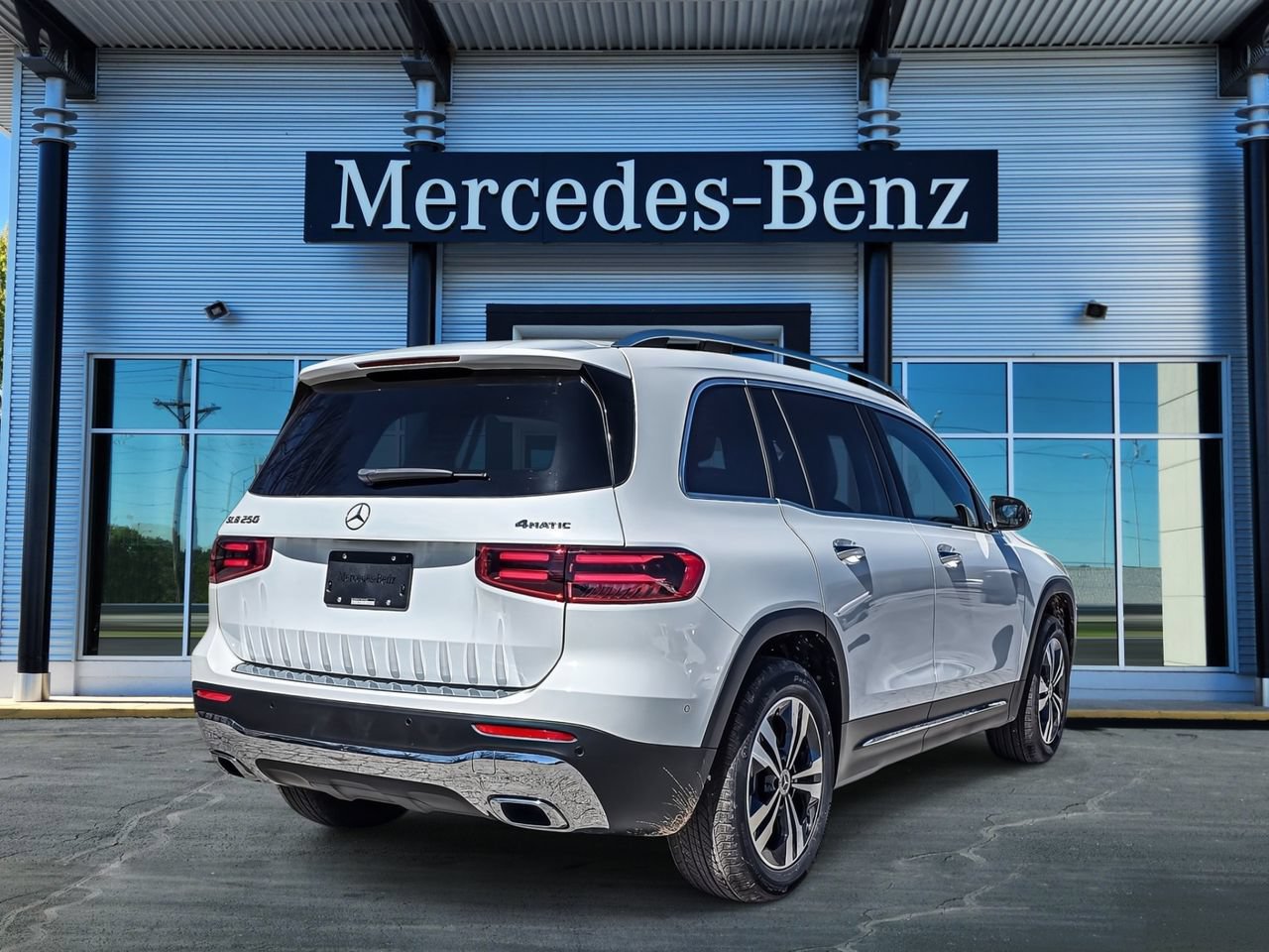 New 2026 Mercedes-Benz GLB 250 4MATIC image 6