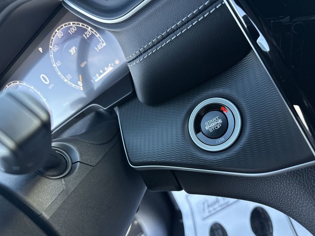 New 2025 Jeep Grand Cherokee Altitude image 18